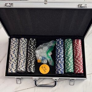 Poker Chip Set with Case